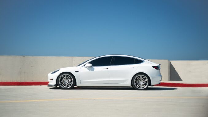Gas vs Battery Cars - Bachman Photo